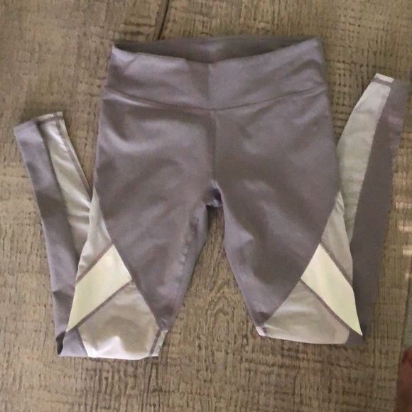 Fabletics 3 Legging Bundle - Picture 8 of 9